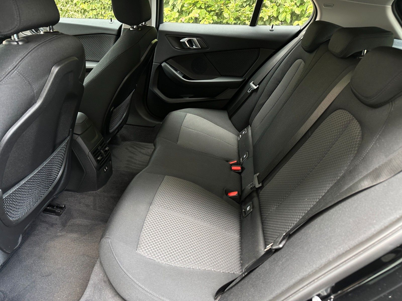 BMW 120 i Advantage LED SHZ 17" DAB Live Cockpit Pro — photo 12