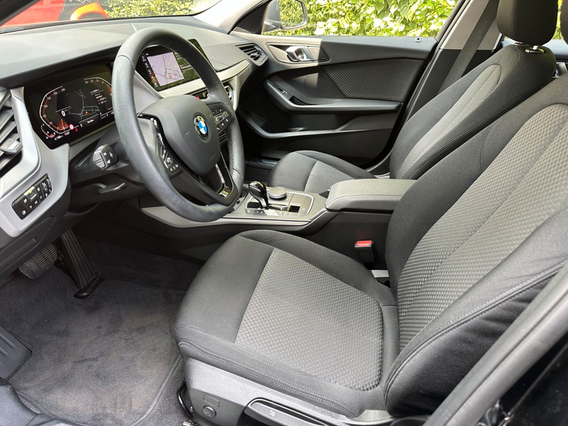 BMW 120 i Advantage LED SHZ 17" DAB Live Cockpit Pro — photo 2