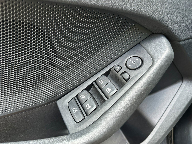BMW 120 i Advantage LED SHZ 17" DAB Live Cockpit Pro — photo 3