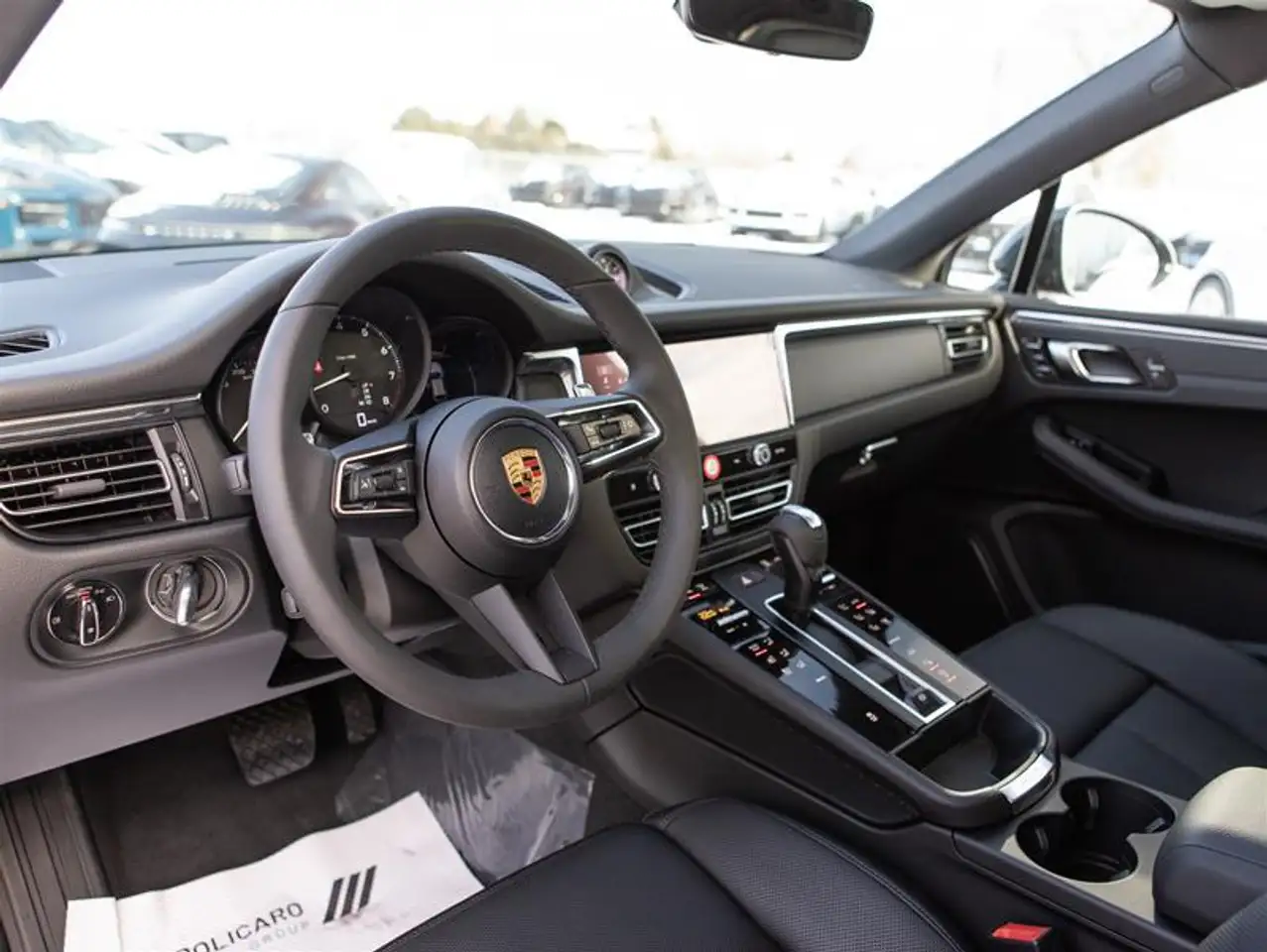 Porsche Macan снимка Porsche Macan