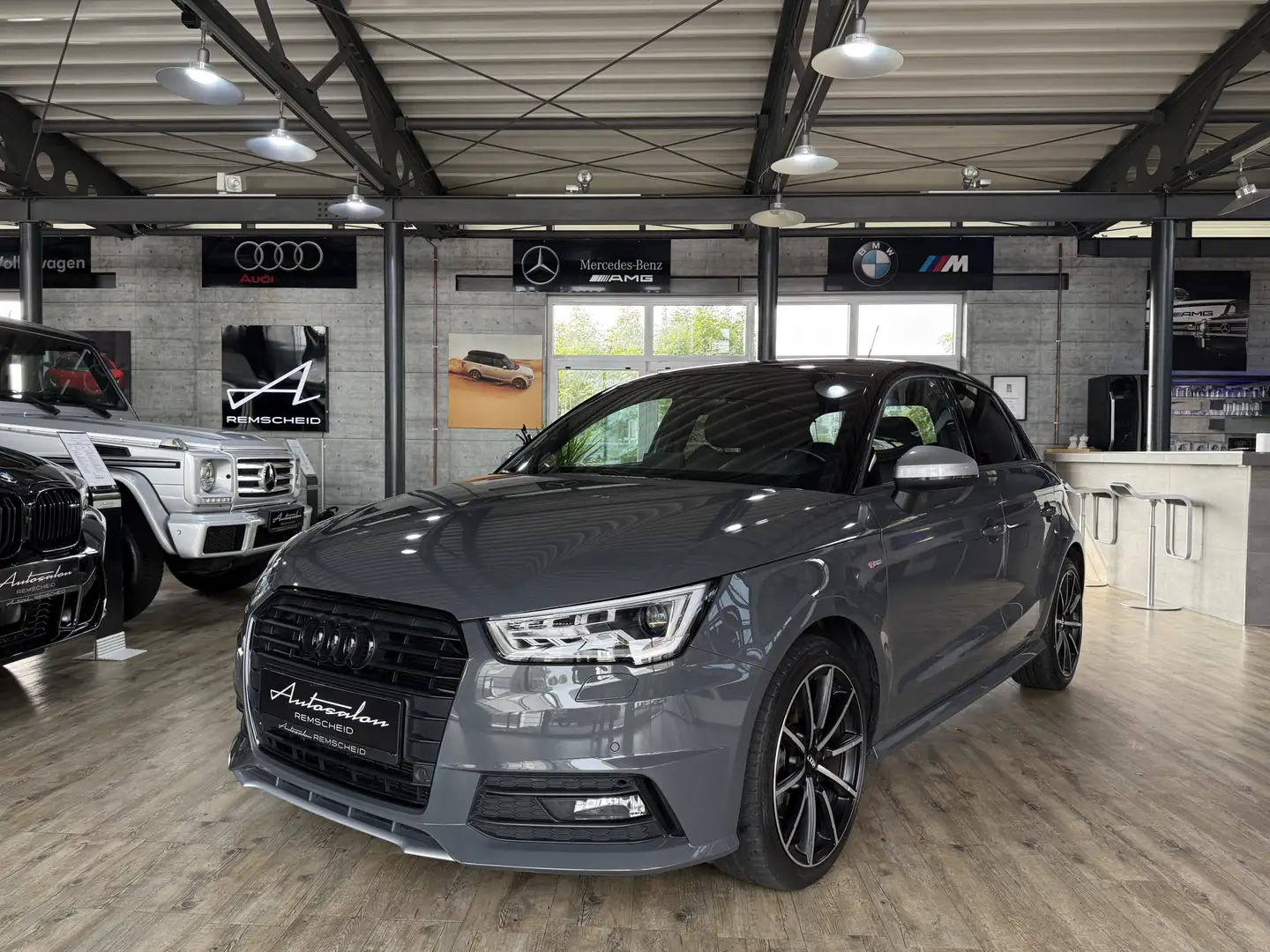 Audi A1 S-Line S-tronic*NAVI*XENON*TEMPOMAT*5TÜRER* Grau - 1