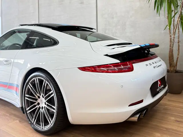 Porsche 911 view 20