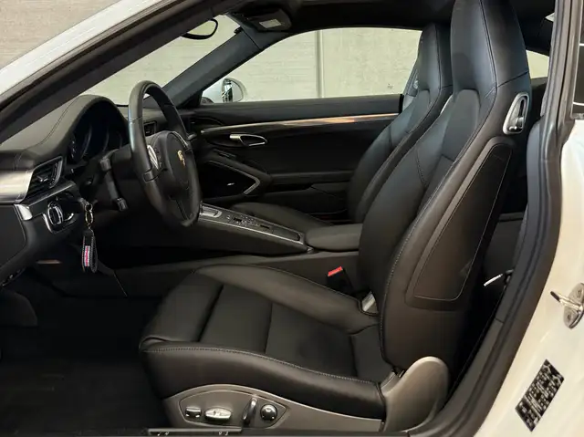 Porsche 911 view 25