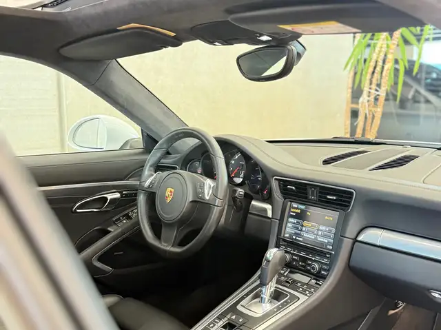 Porsche 911 view 29