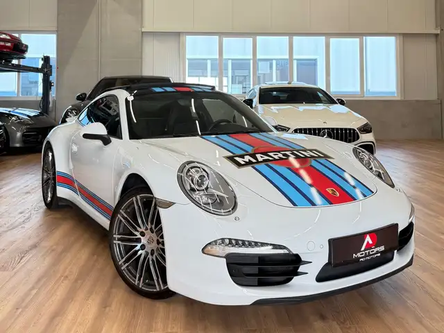 Porsche 911 view 2