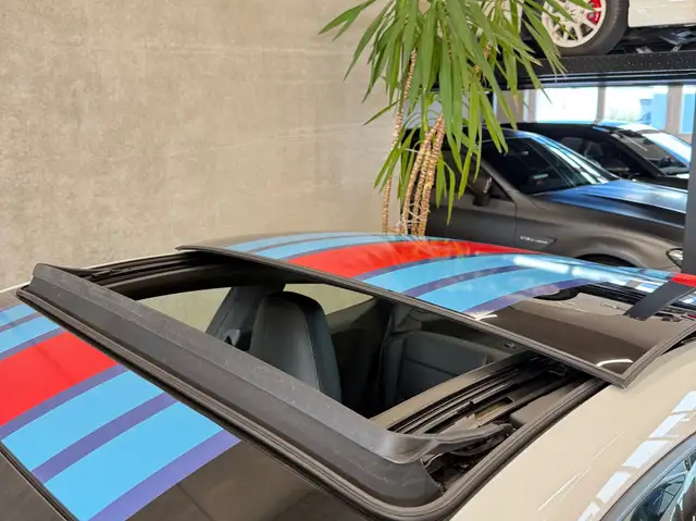 Porsche 911 view 23