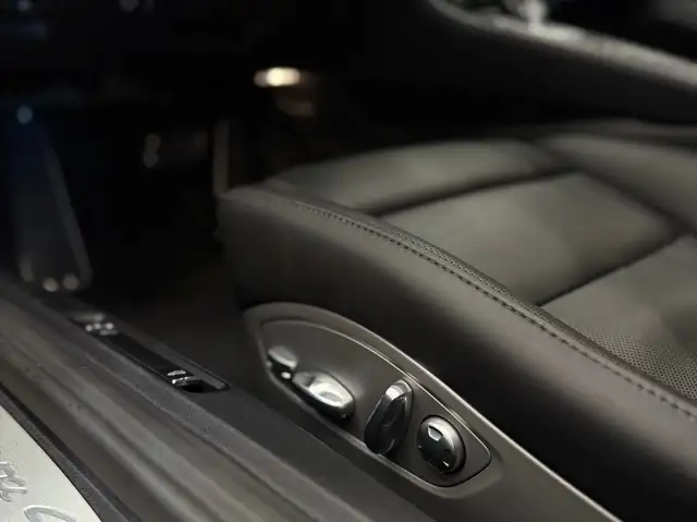 Porsche 911 view 27