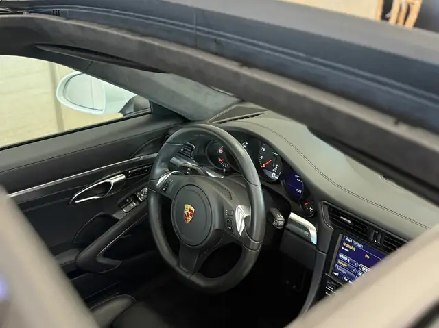 Porsche 911 view 24