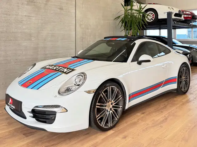 Porsche 911 view 14