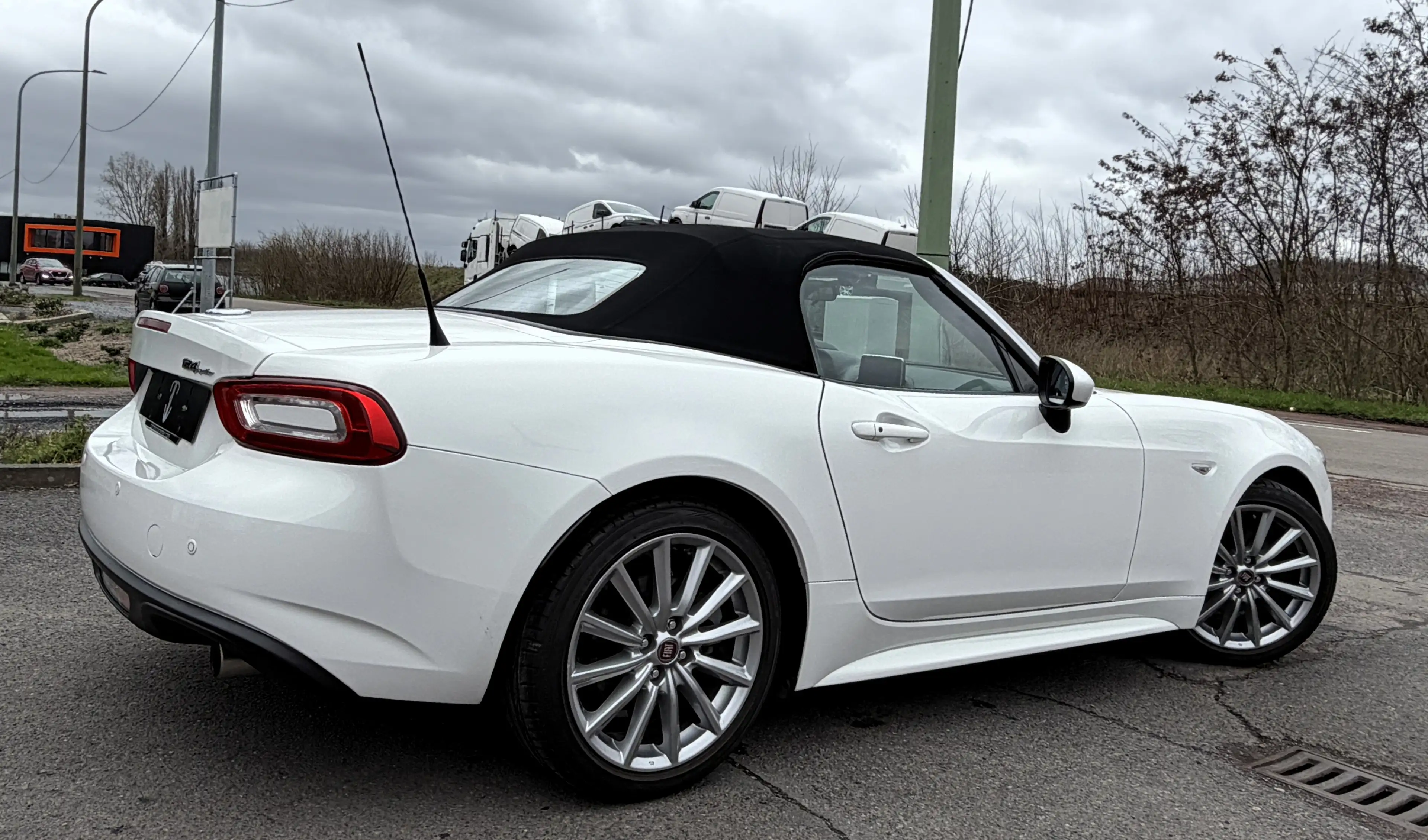 Fiat 124 Spider 1.4 MultiAir Lusso KEYLESS/NAVI/CAMERA/FULL HISTO — photo 10