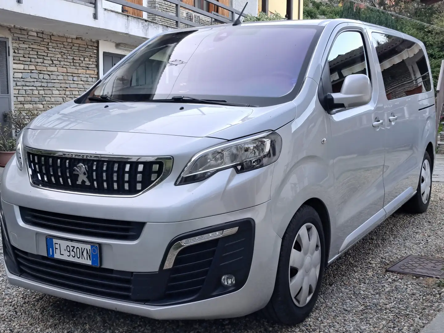 Peugeot Traveller 2.0 110kv Grigio - 1