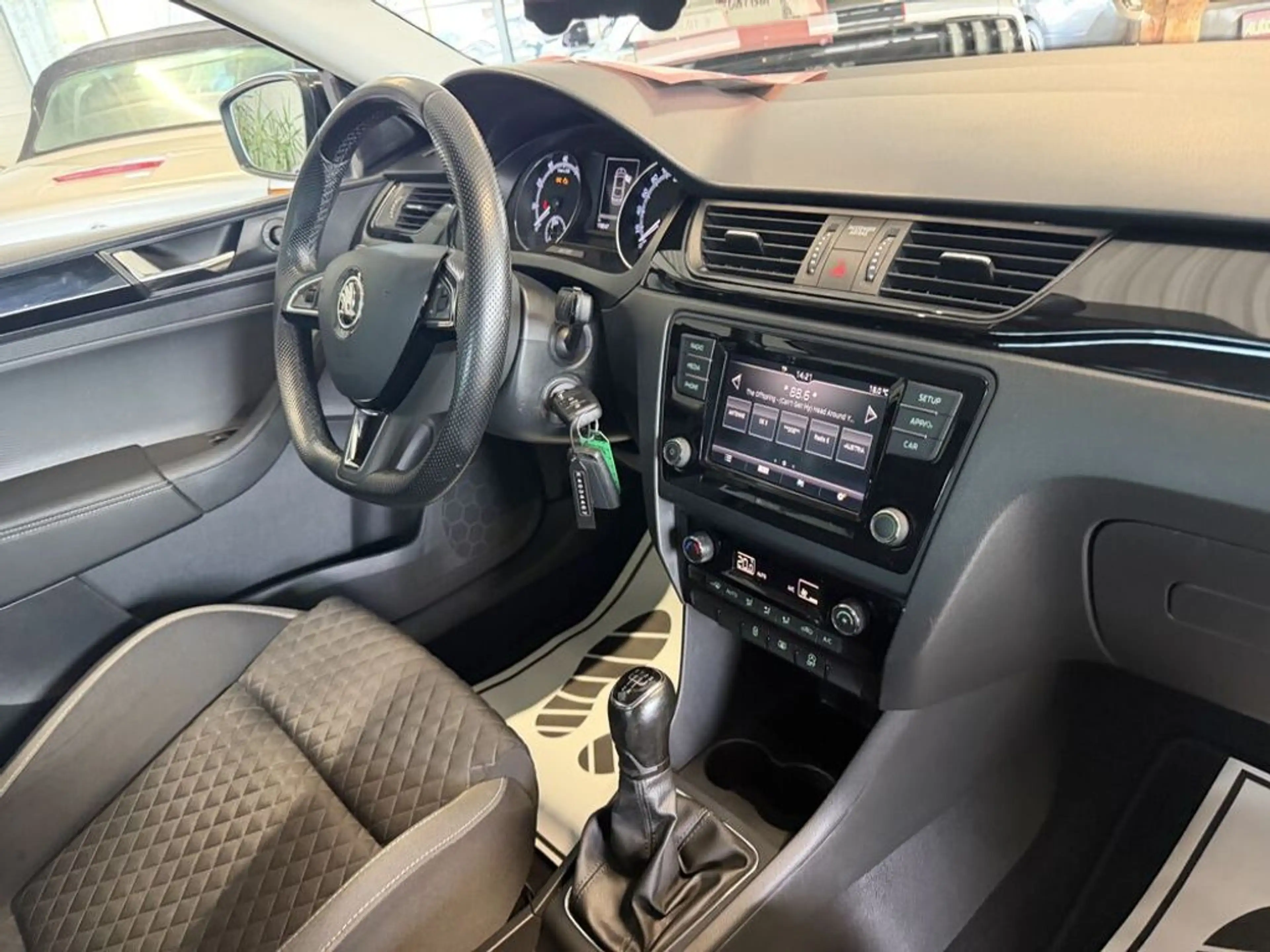 Skoda Rapid/Spaceback Sport Edition -1. Besitz — photo 10