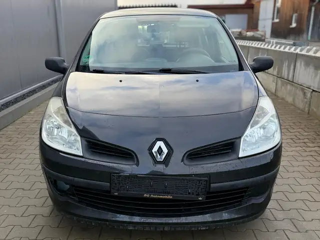 Renault Clio view 2