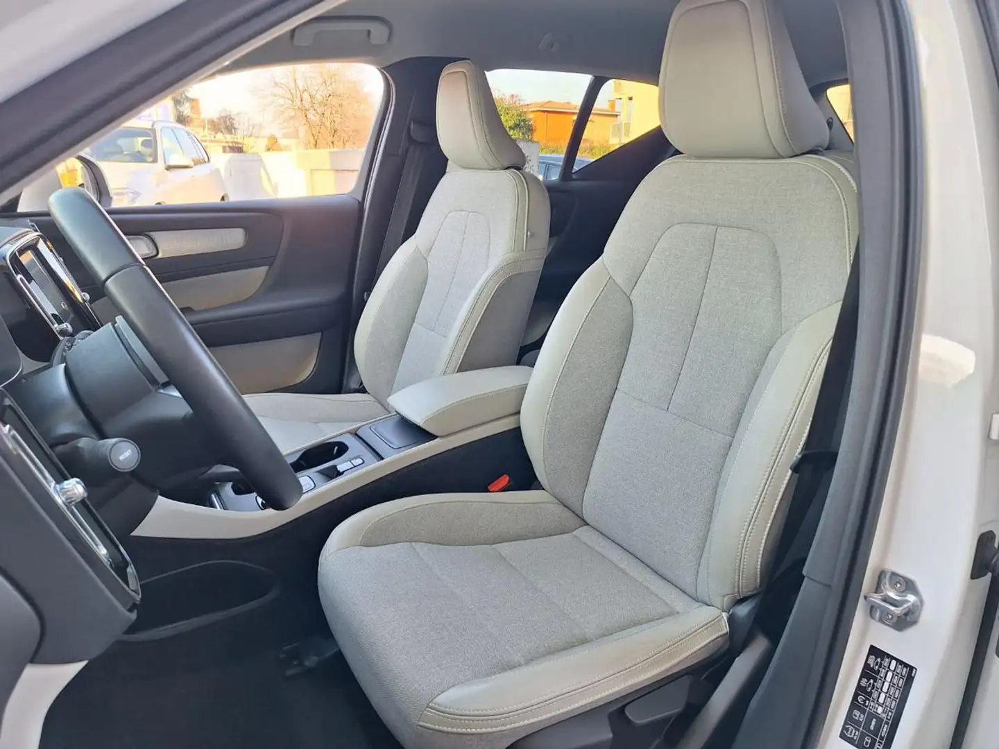 Volvo XC40 D3 AWD Geartronic Business Plus N°GB258 Bianco - 2