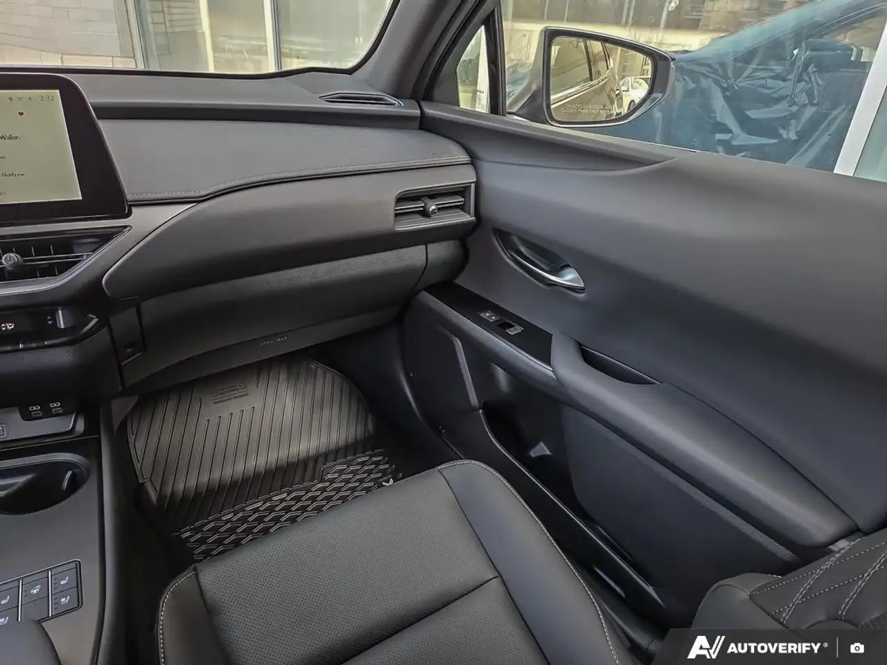 Lexus UX снимка Lexus UX