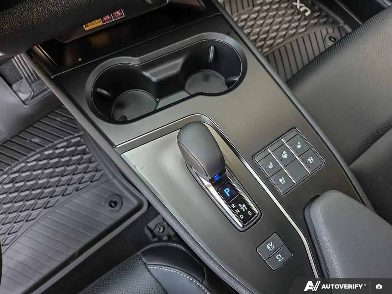 Lexus UX снимка Lexus UX