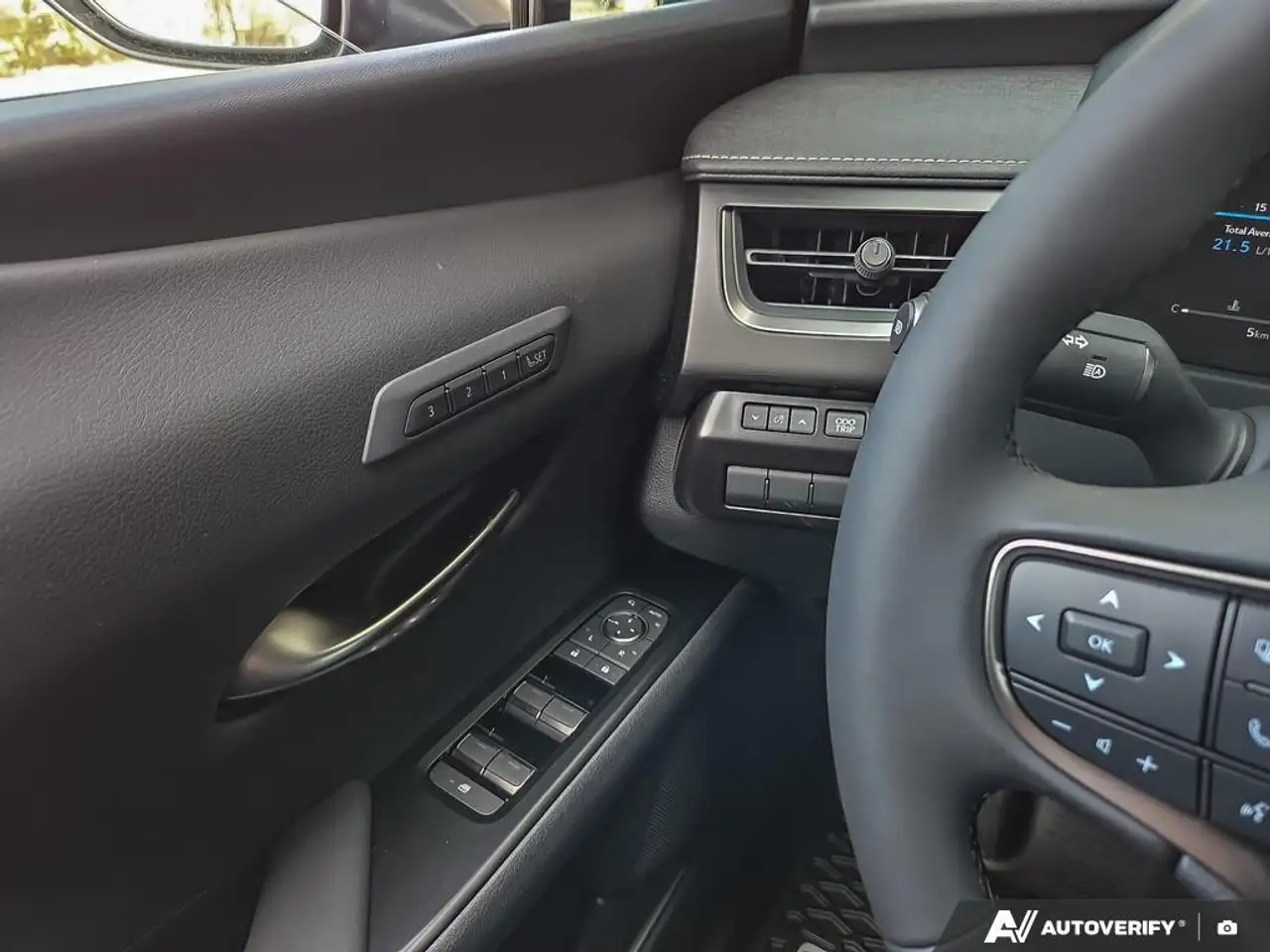 Lexus UX снимка Lexus UX
