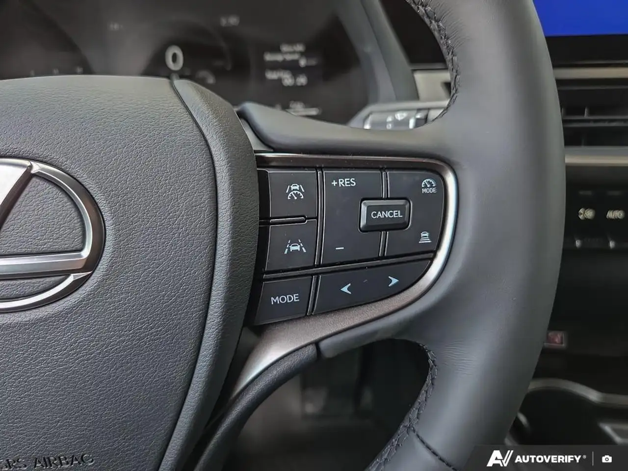 Lexus UX снимка Lexus UX