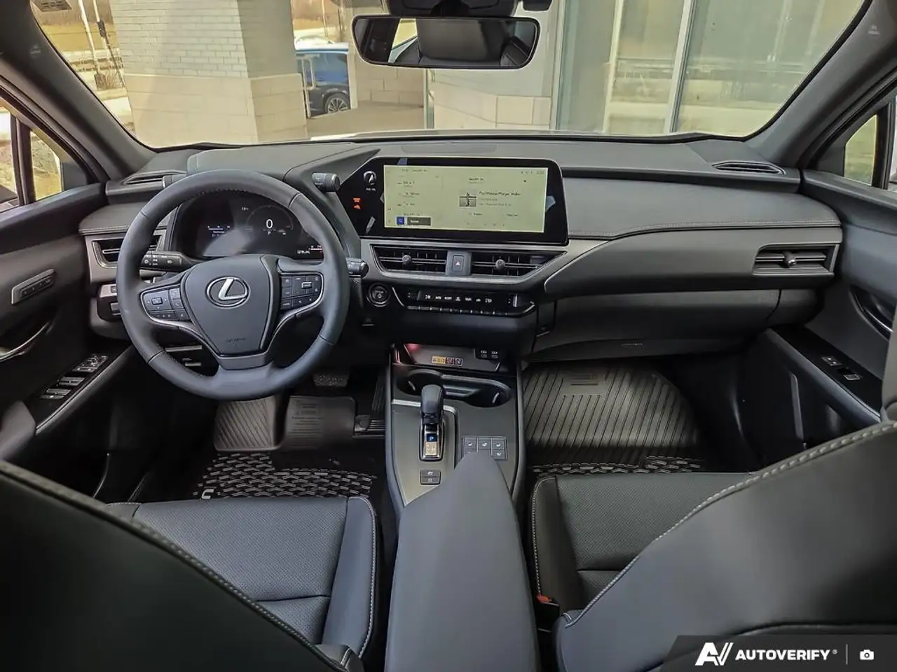 Lexus UX снимка Lexus UX