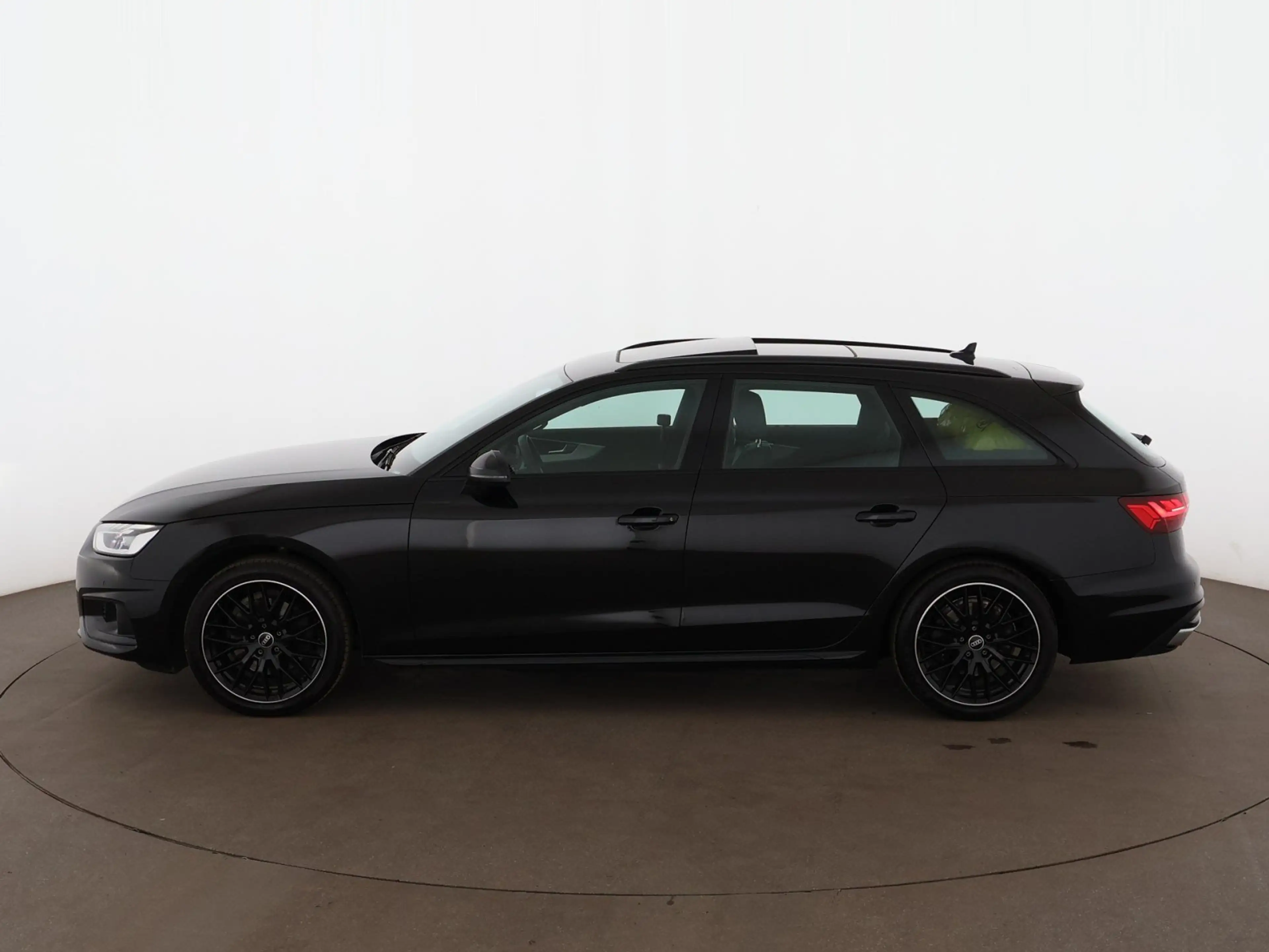 Audi A4 Avant 35 TDI advanced Aut LED SKY AHK LEDER — photo 5