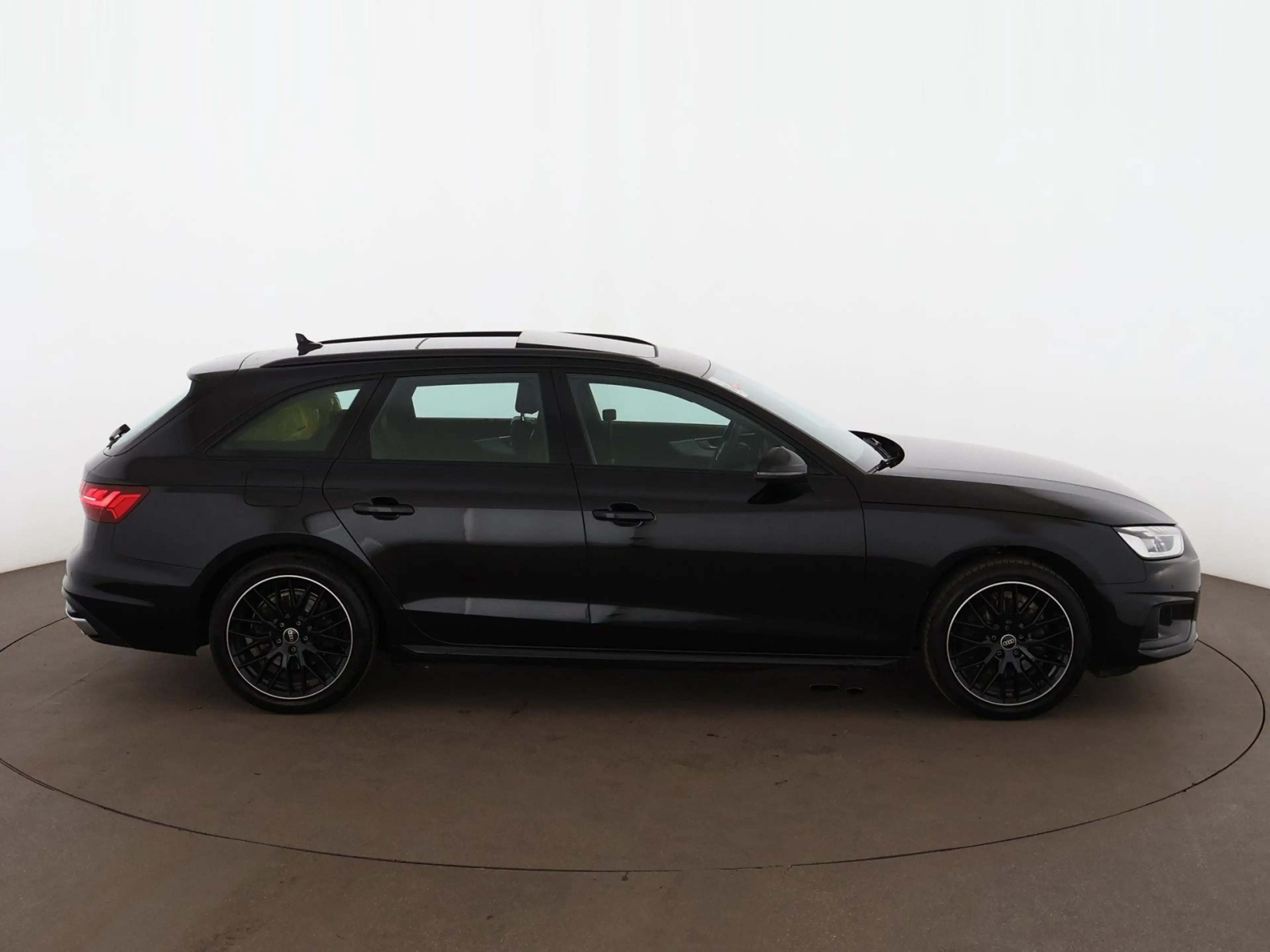 Audi A4 Avant 35 TDI advanced Aut LED SKY AHK LEDER — photo 9