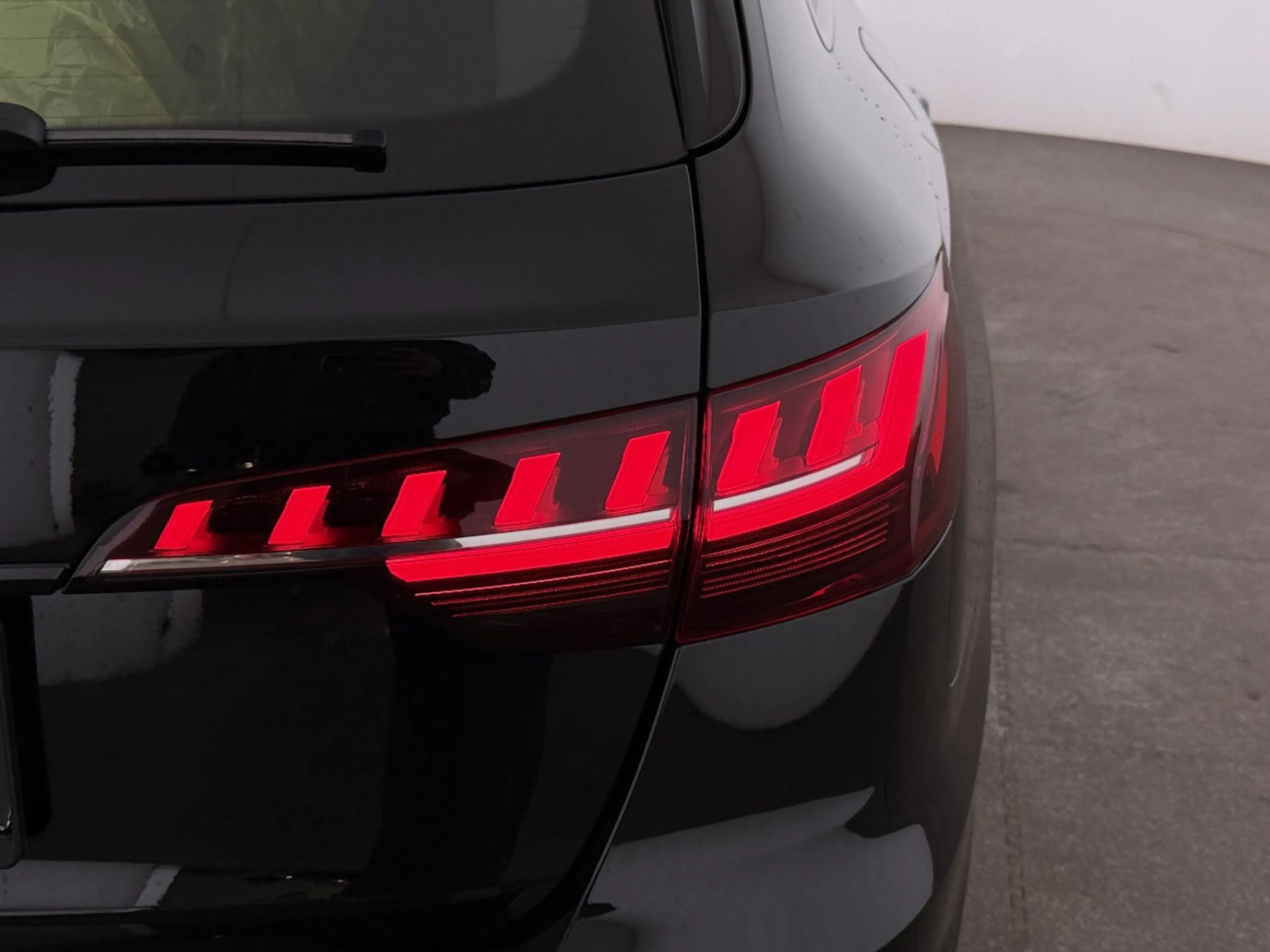 Audi A4 Avant 35 TDI advanced Aut LED SKY AHK LEDER — photo 11