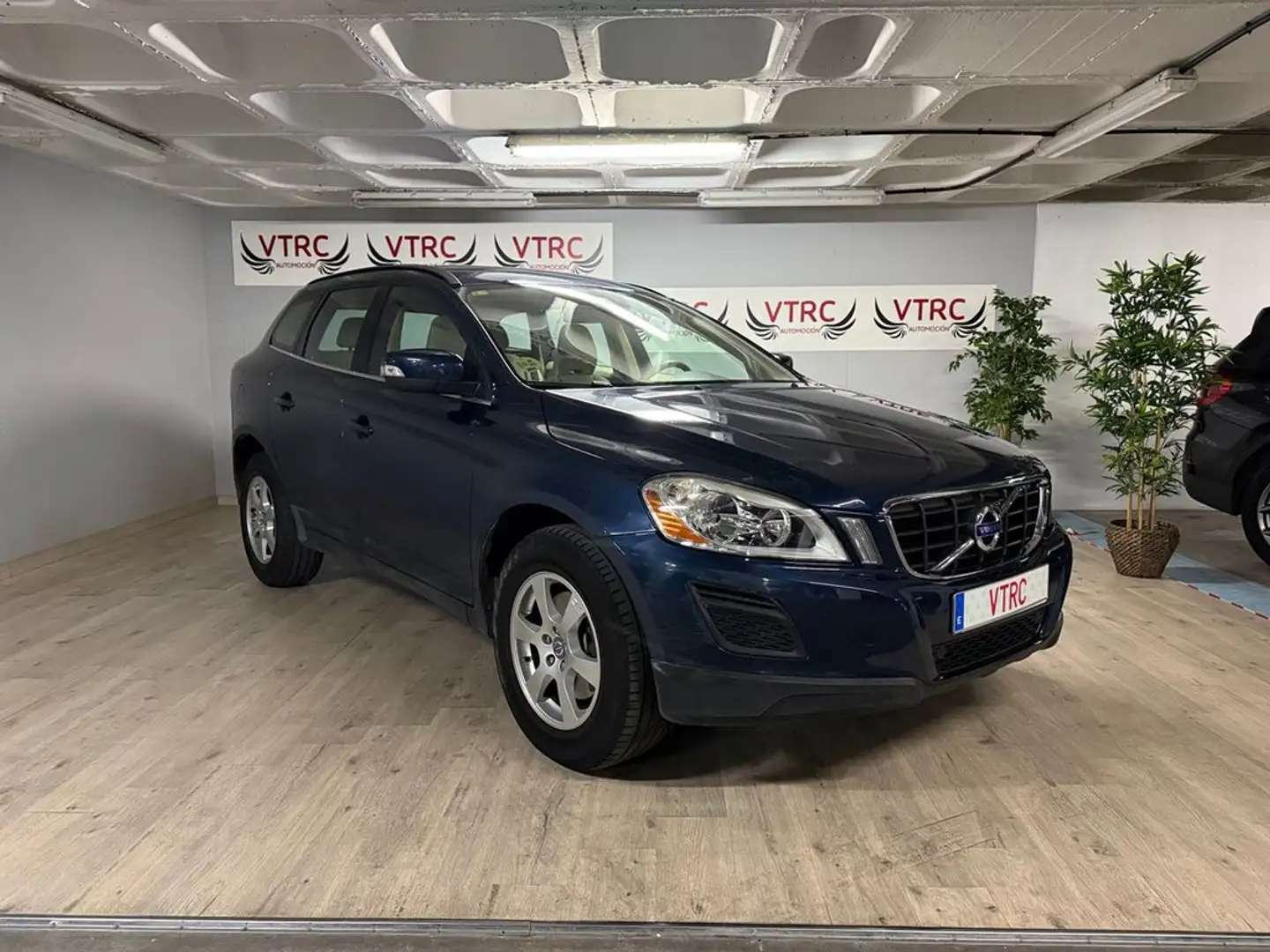 Volvo XC60 D4 MOMENTUM Azul - 1