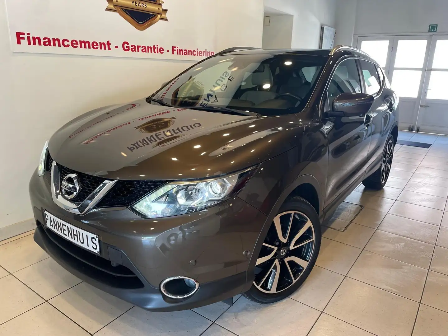Nissan Qashqai 1.2 DIG-T 2WD Xtronic Bruin - 1