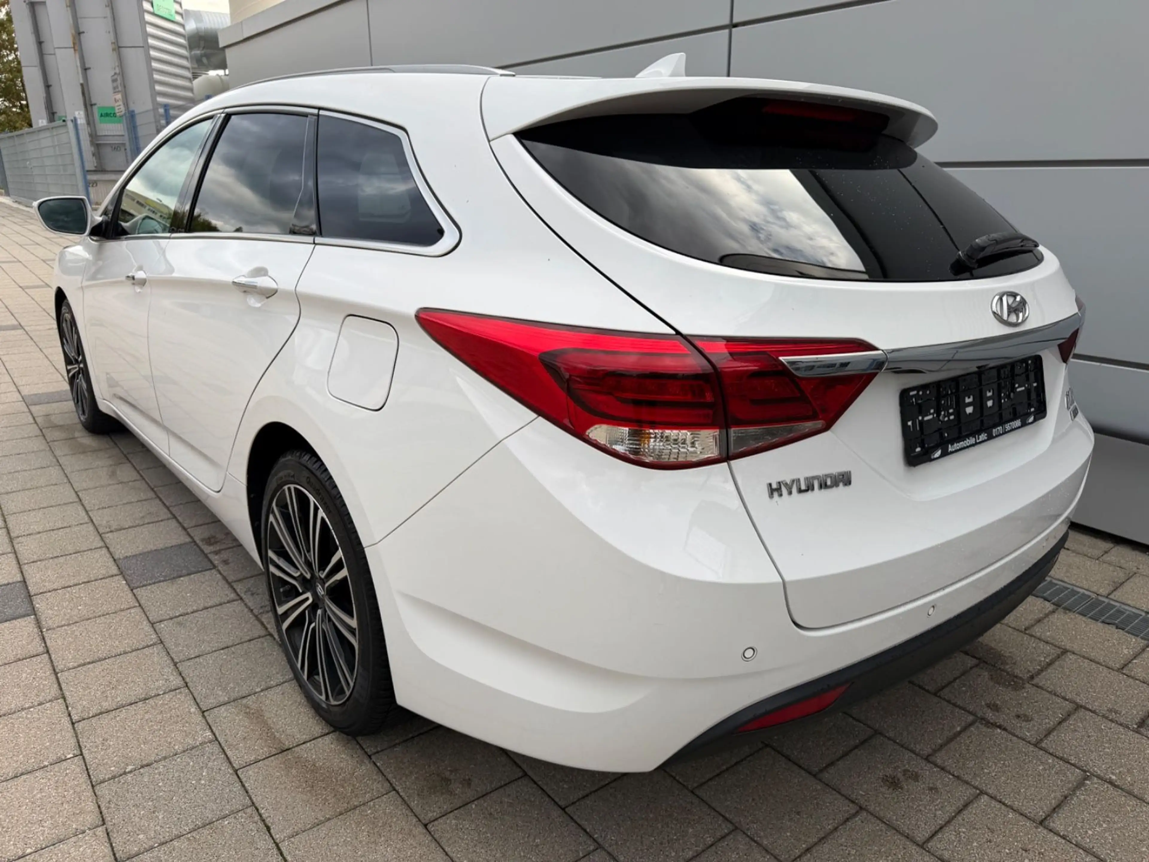 Hyundai i40 blue Premium*LED*SHZ*LEDER*NAVI*PANO*KAMERA — photo 4