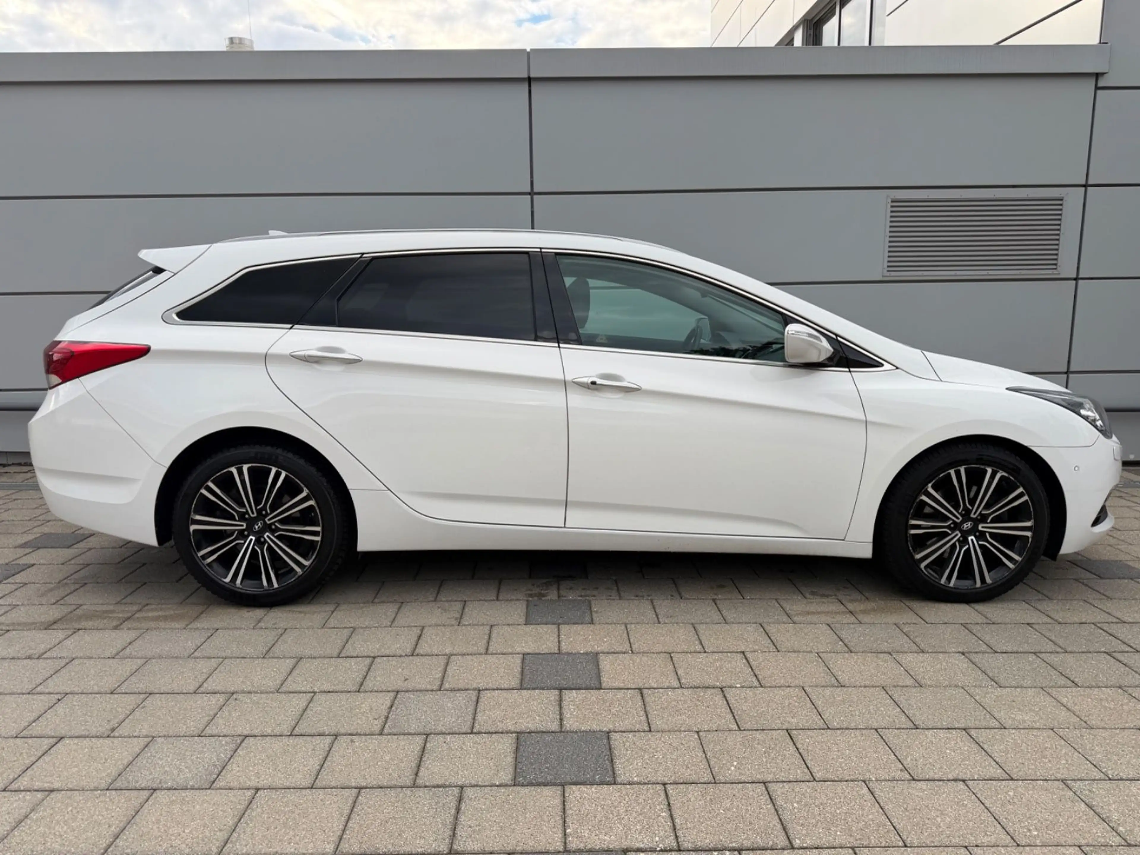 Hyundai i40 blue Premium*LED*SHZ*LEDER*NAVI*PANO*KAMERA — photo 7