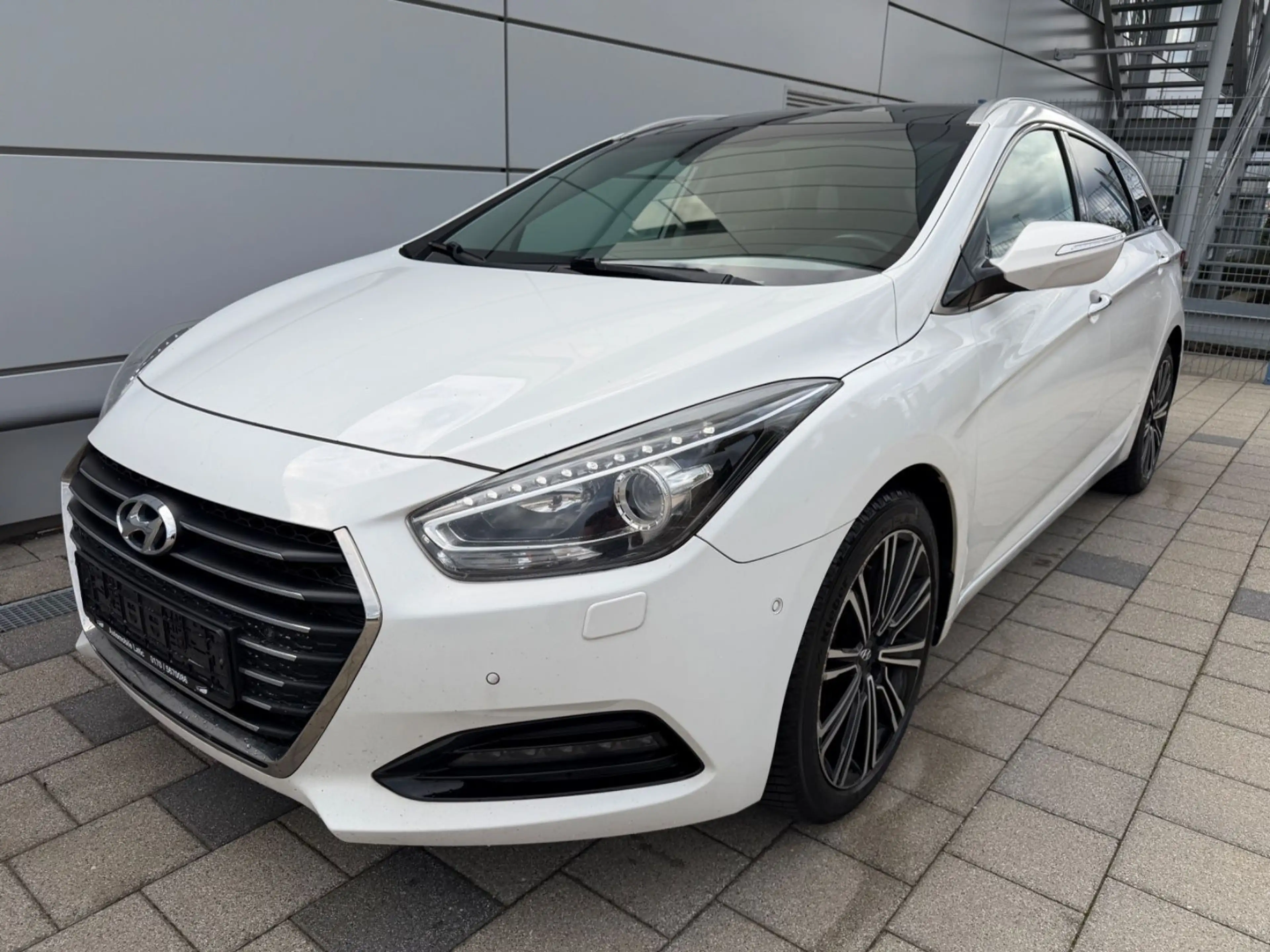 Hyundai i40 blue Premium*LED*SHZ*LEDER*NAVI*PANO*KAMERA — photo 2