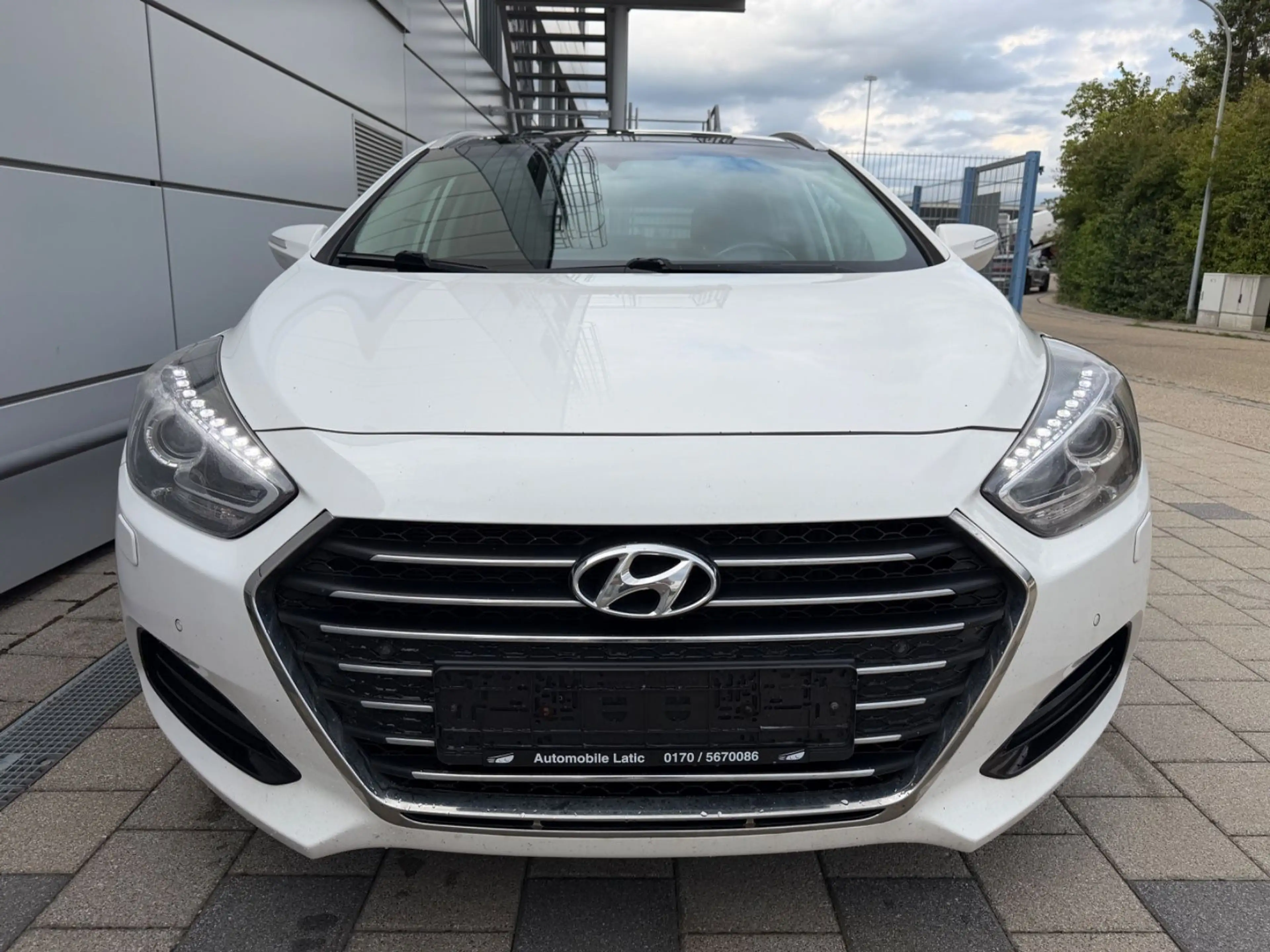 Hyundai i40 blue Premium*LED*SHZ*LEDER*NAVI*PANO*KAMERA — photo 9