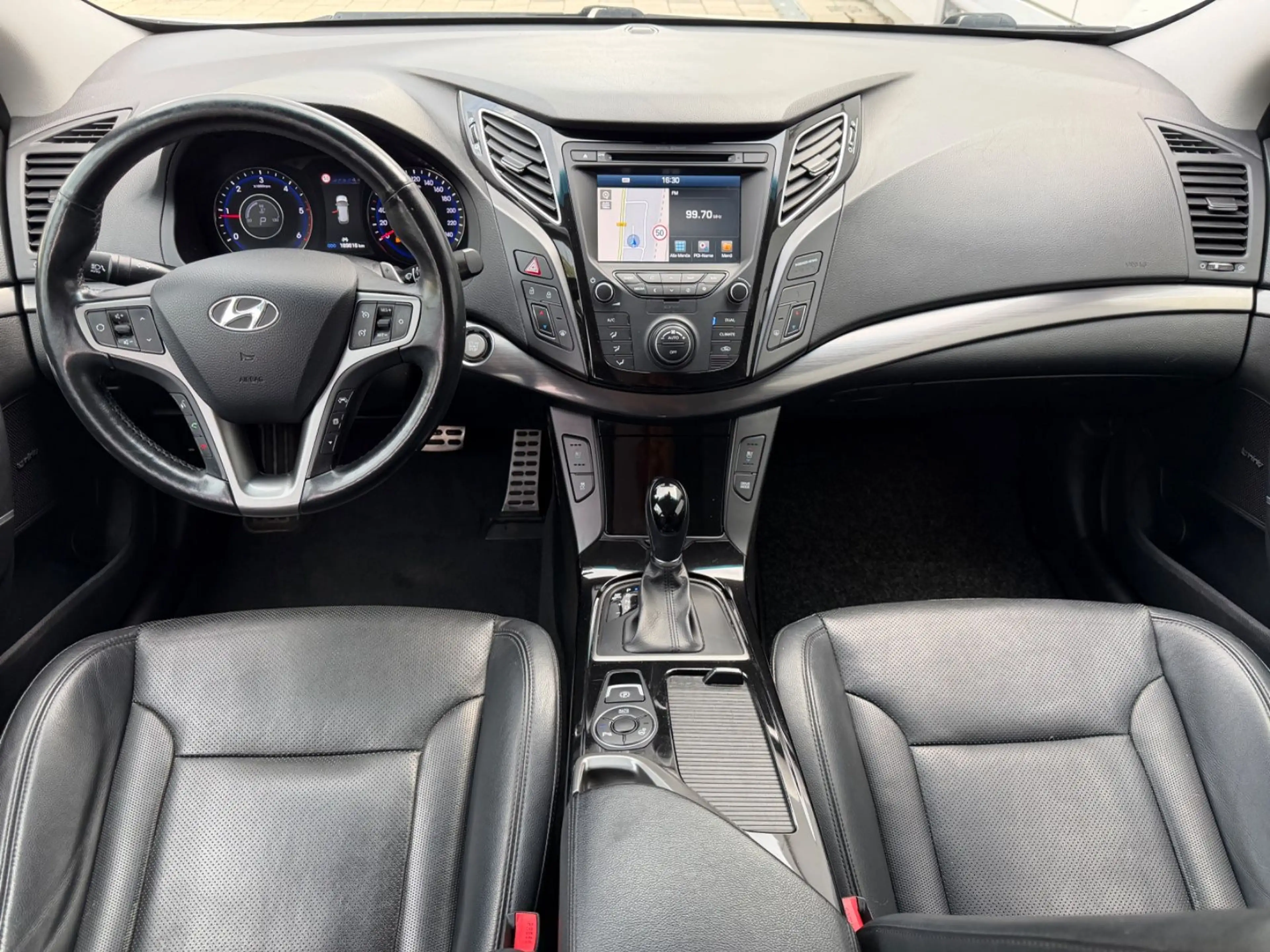 Hyundai i40 blue Premium*LED*SHZ*LEDER*NAVI*PANO*KAMERA — photo 14