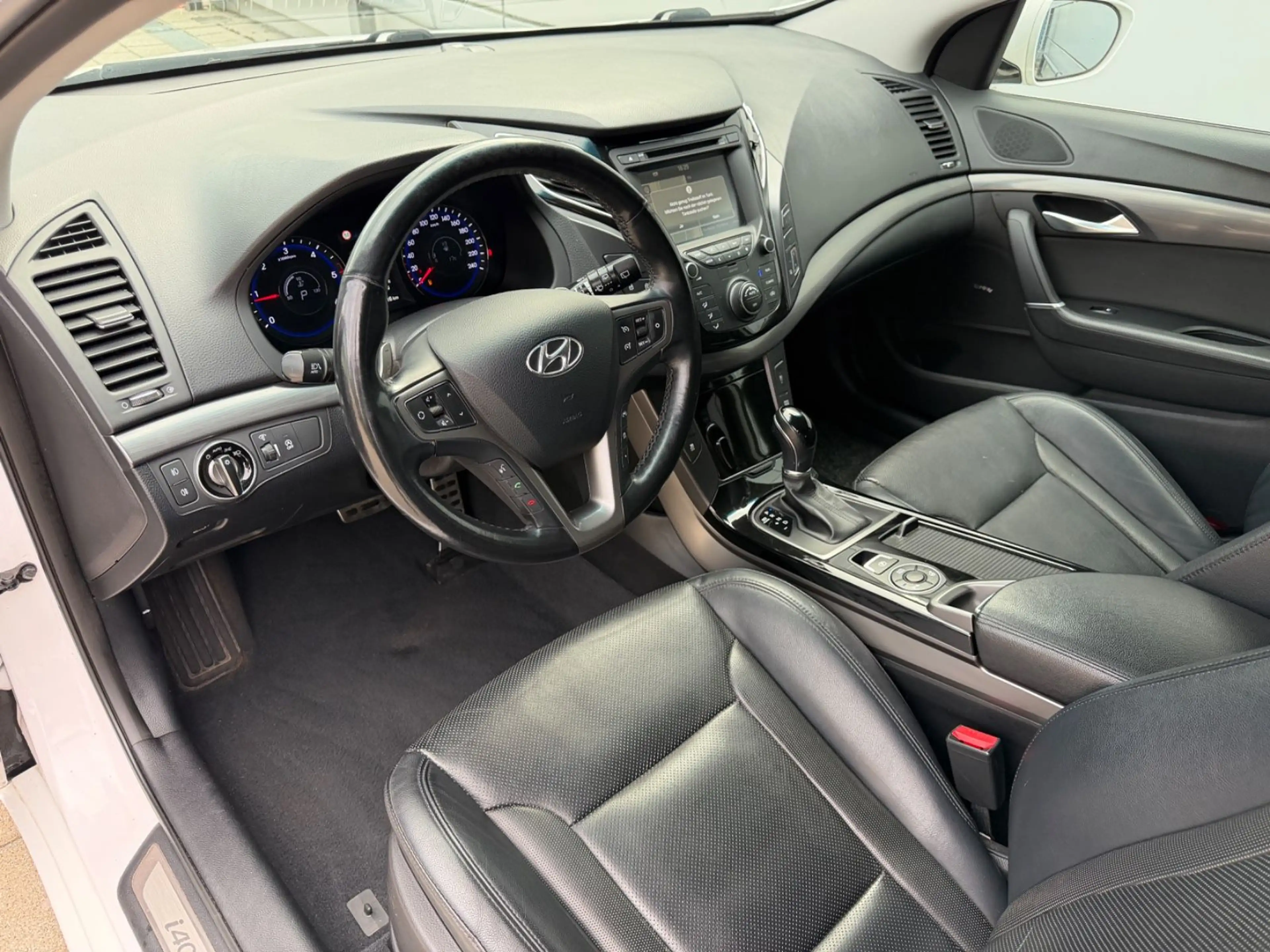 Hyundai i40 blue Premium*LED*SHZ*LEDER*NAVI*PANO*KAMERA — photo 13