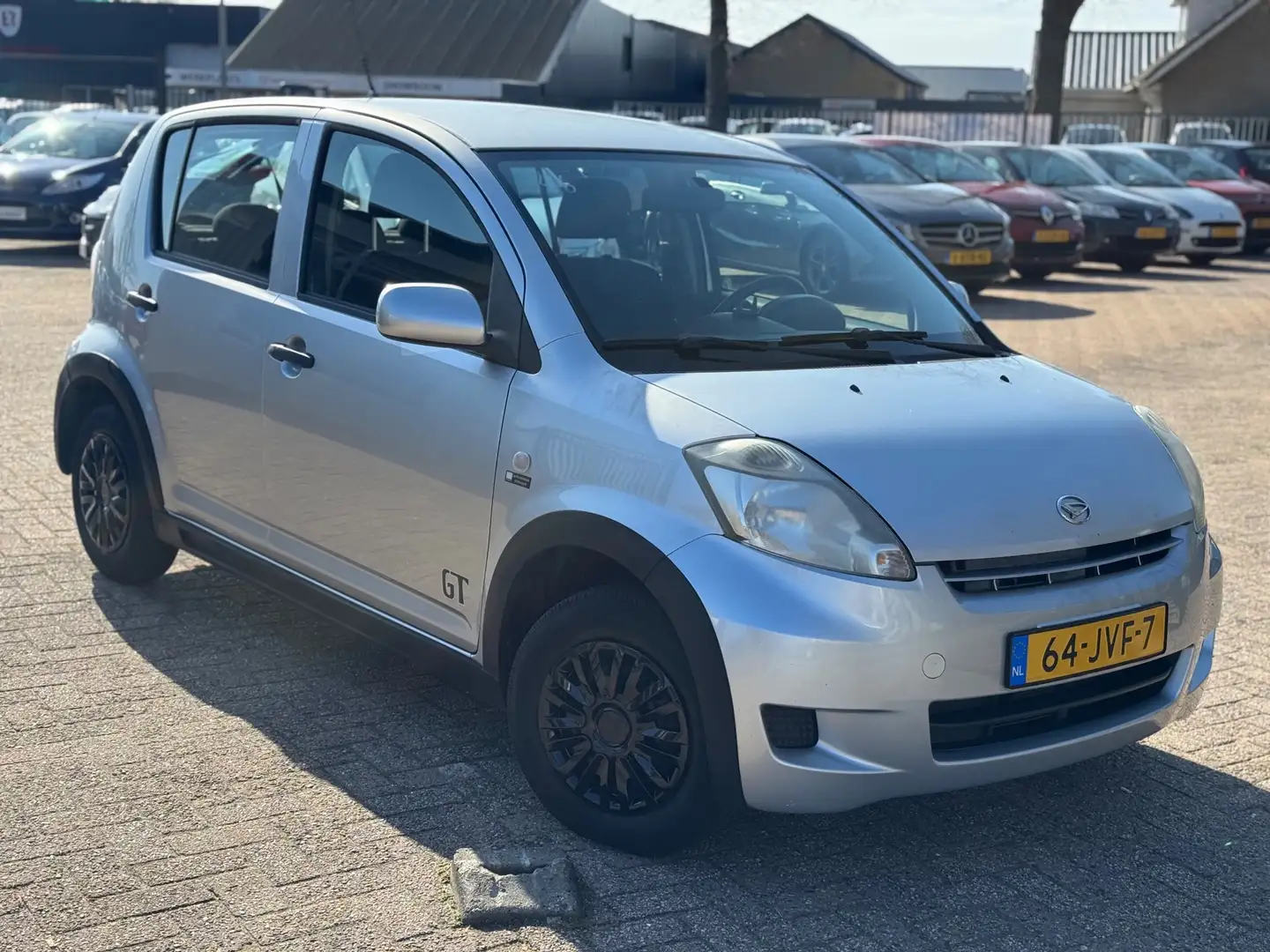 Daihatsu Sirion 2 1.0-12V GT-LINE NIEUWE APK NAP EL RAMEN Gris - 2