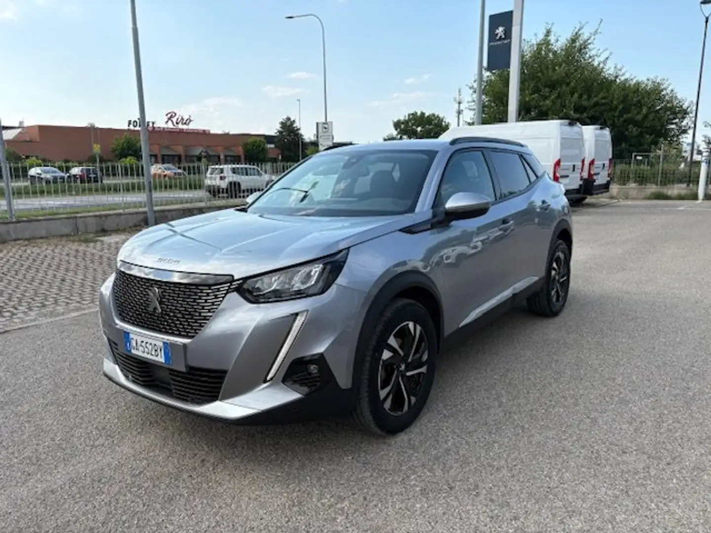 Peugeot 2008 1.2 Allure 130 cv benzina manuale Grigio - 1