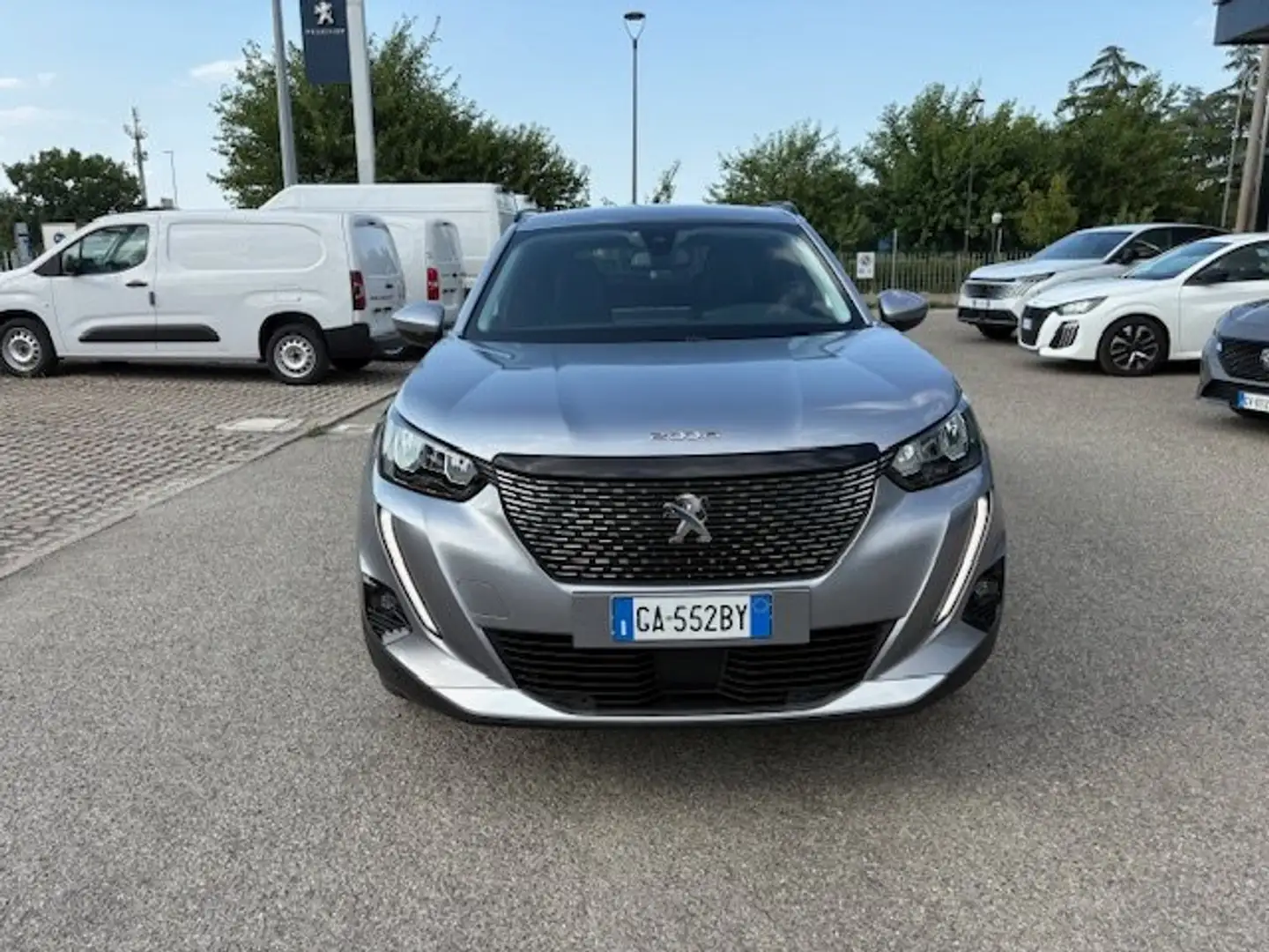 Peugeot 2008 1.2 Allure 130 cv benzina manuale Grigio - 2