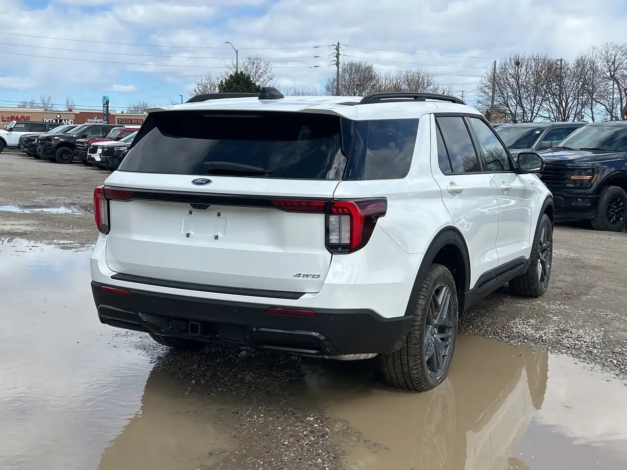 Ford Explorer снимка Ford Explorer
