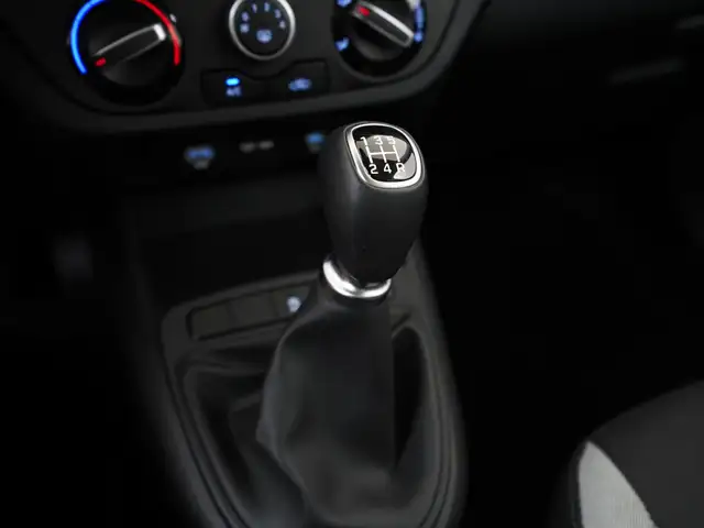 Hyundai i10 view 10