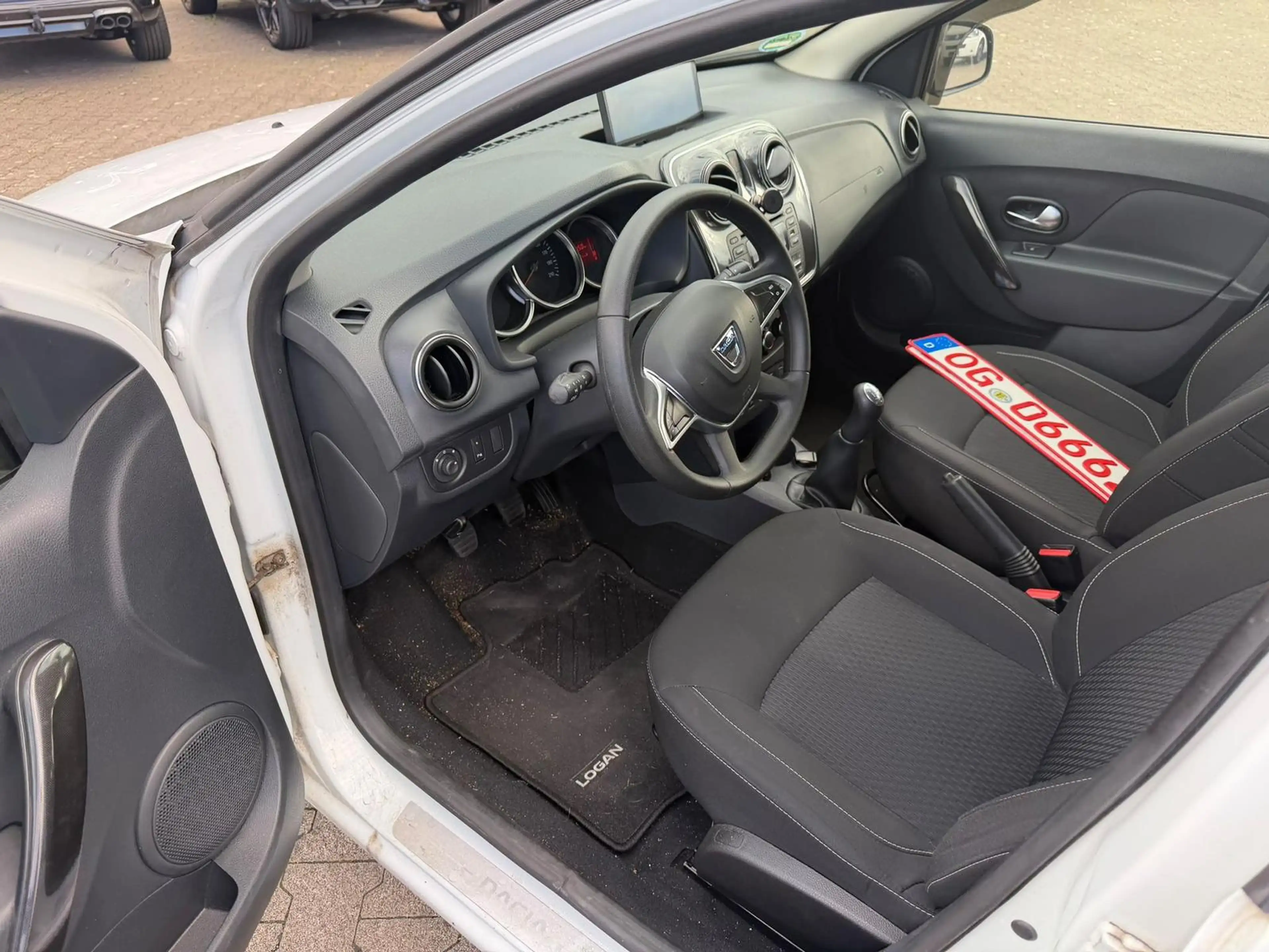 Dacia Logan 1.0 Comfort *Navi*Kamera*PDC — photo 10