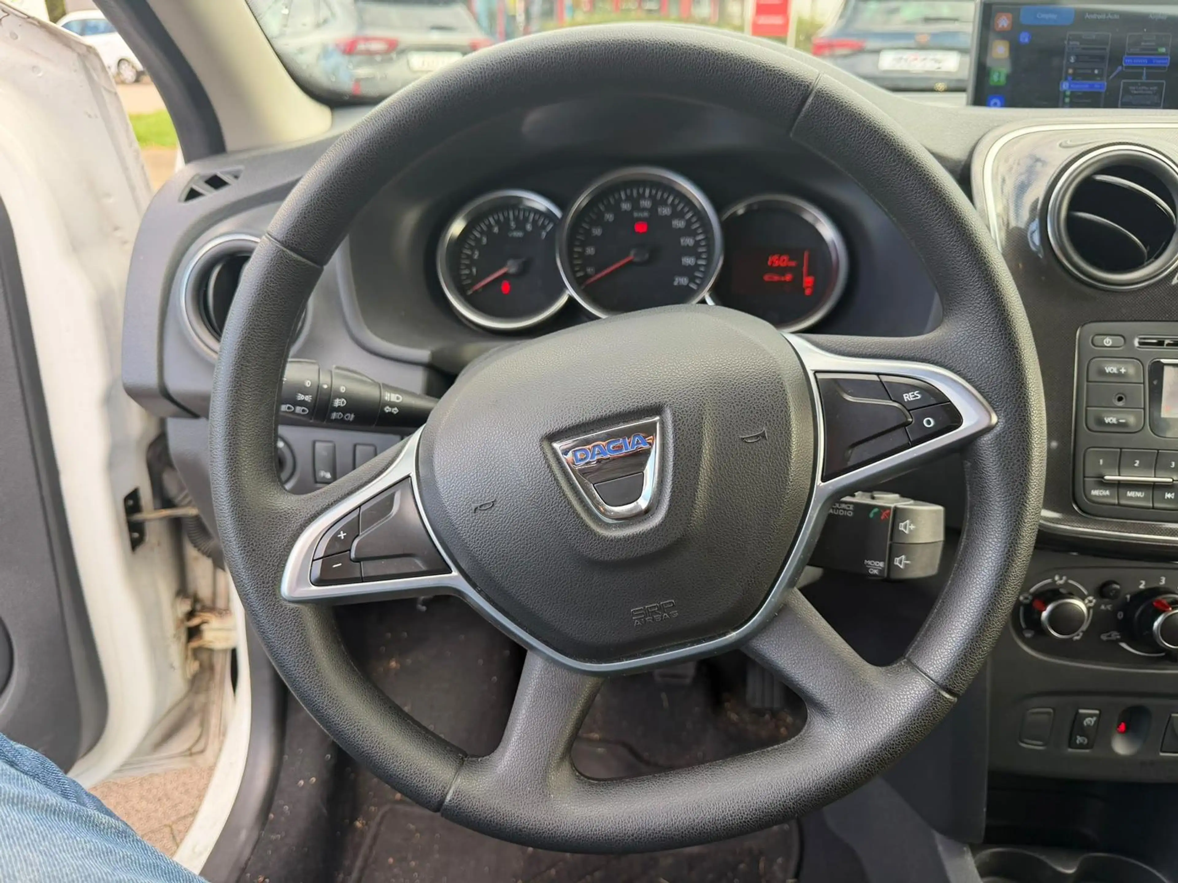 Dacia Logan 1.0 Comfort *Navi*Kamera*PDC — photo 12