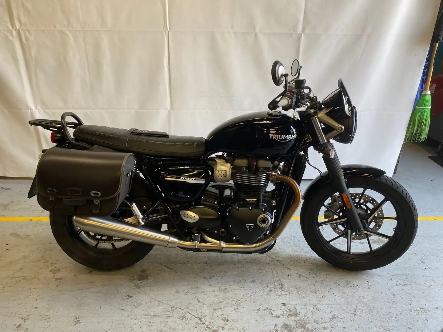 Triumph Street Twin Nero - 1