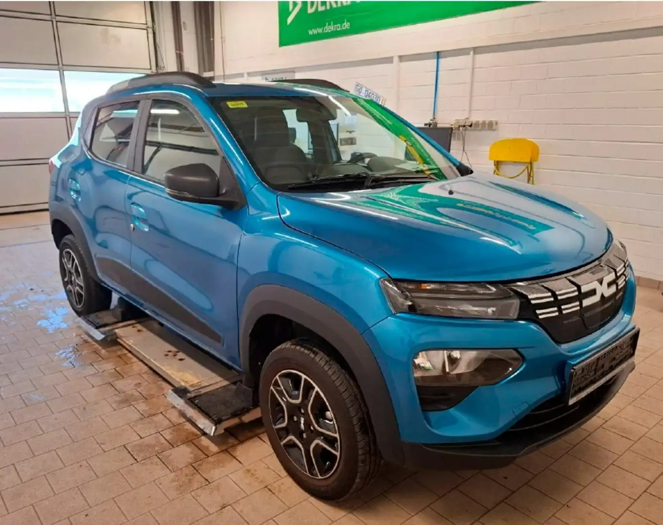 Dacia Spring Essential 45 Klima - Bluetooth Blau - 1