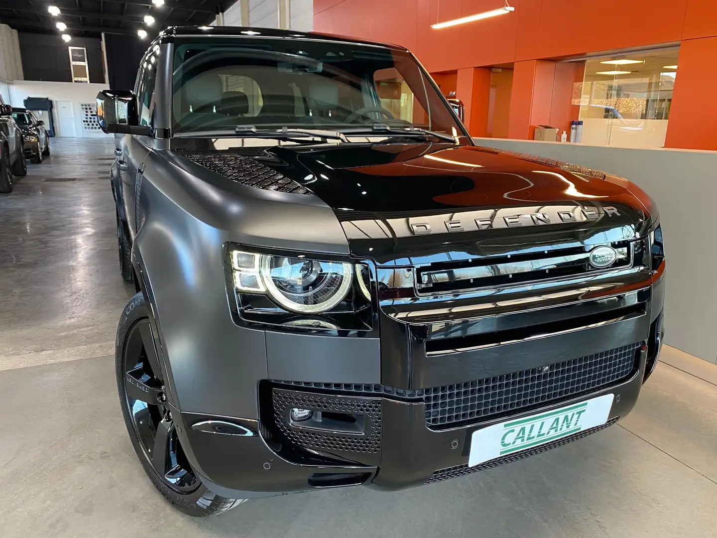 Land Rover Defender 110 5.0 V8 P525 Carpathian Edition Grijs - 1