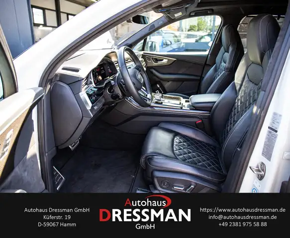 Audi Q7 view 10