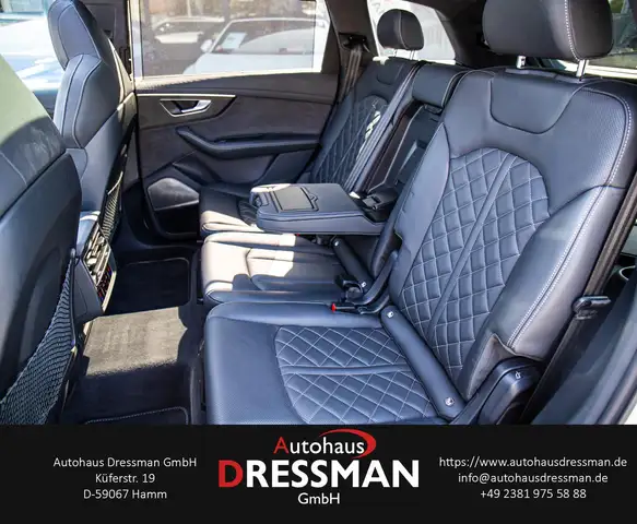 Audi Q7 view 13