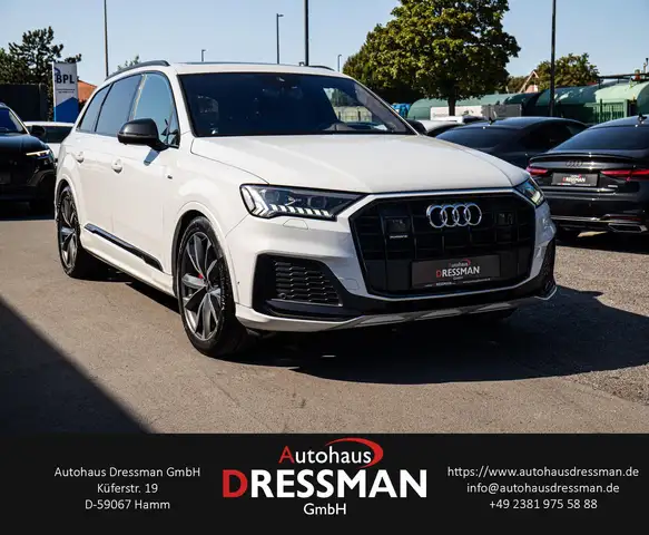 Audi Q7 view 3