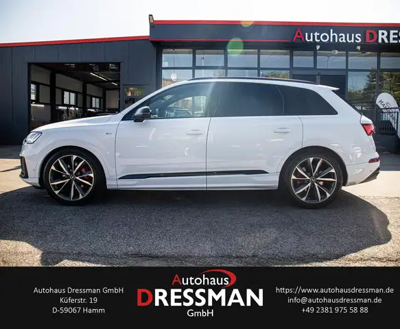 Audi Q7 view 7