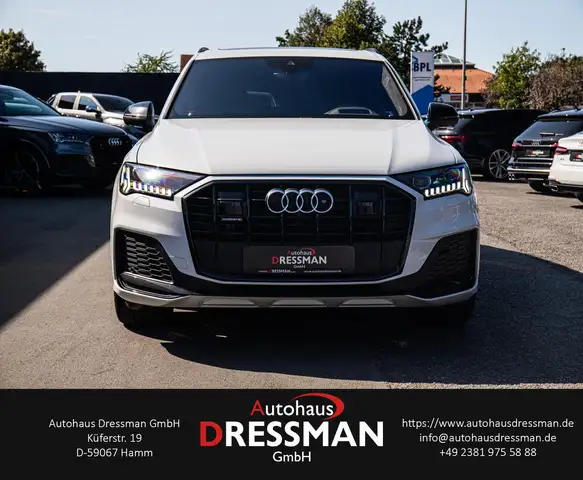 Audi Q7 view 2