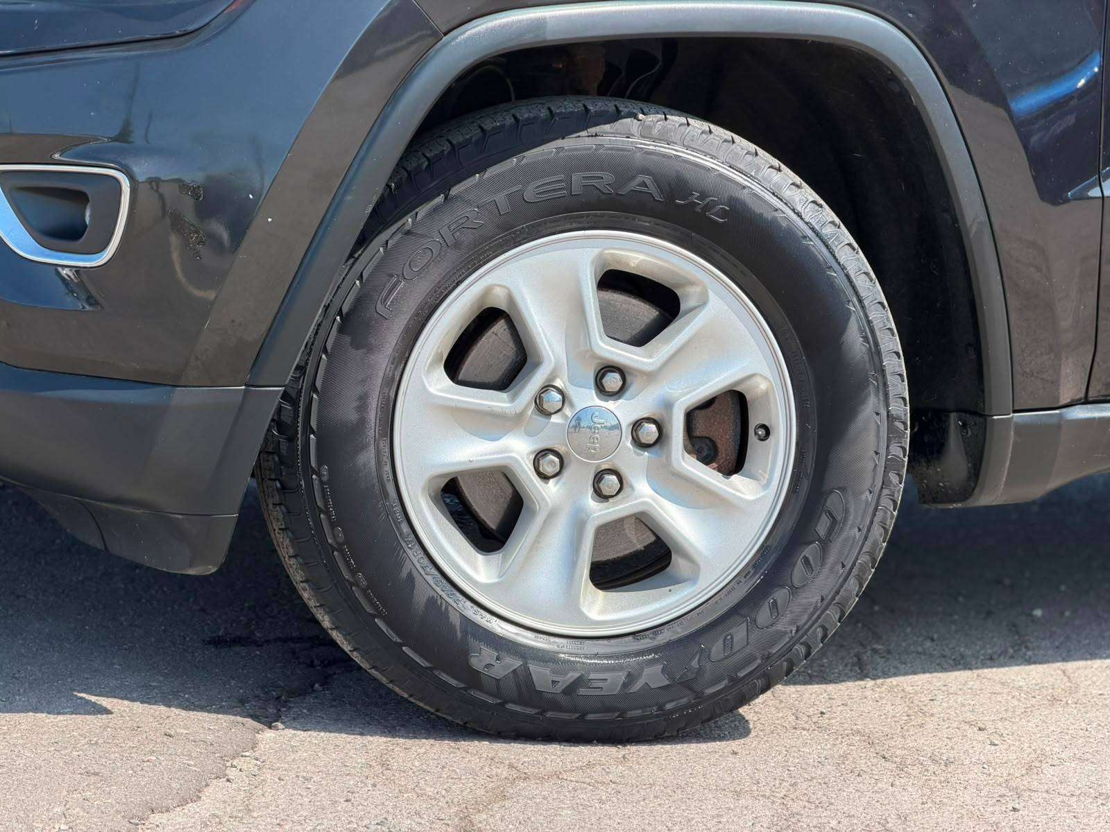2015 Jeep Grand Cherokee LAREDO | ONE OWNER | LOW KM | 4X4 | WINTER WHEELS — снимка 1